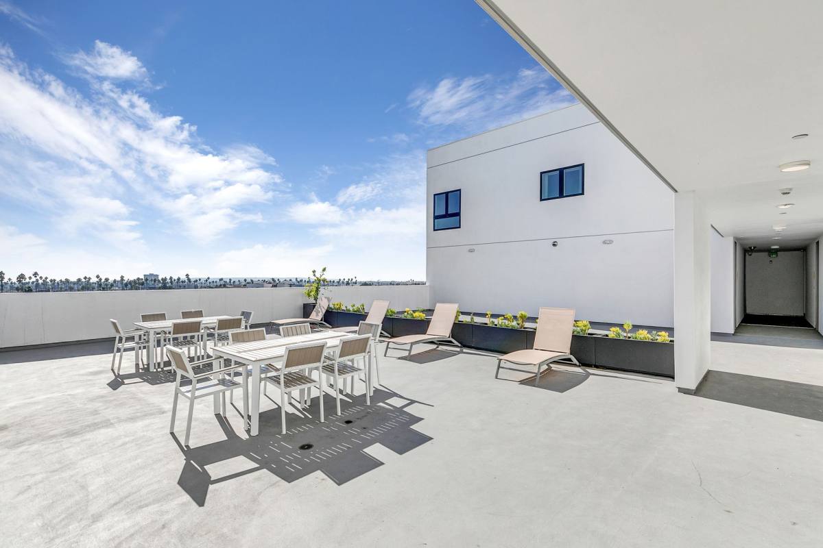Apartment for rent at 825 S Coronado St, Los Angeles, CA 90057