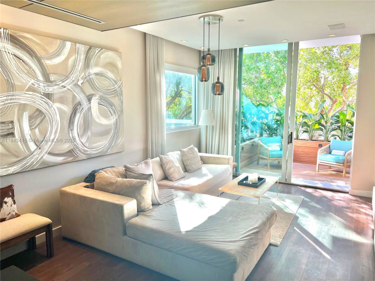Apartment for rent at 1700 Meridian Ave #204, Miami Beach, FL 33139