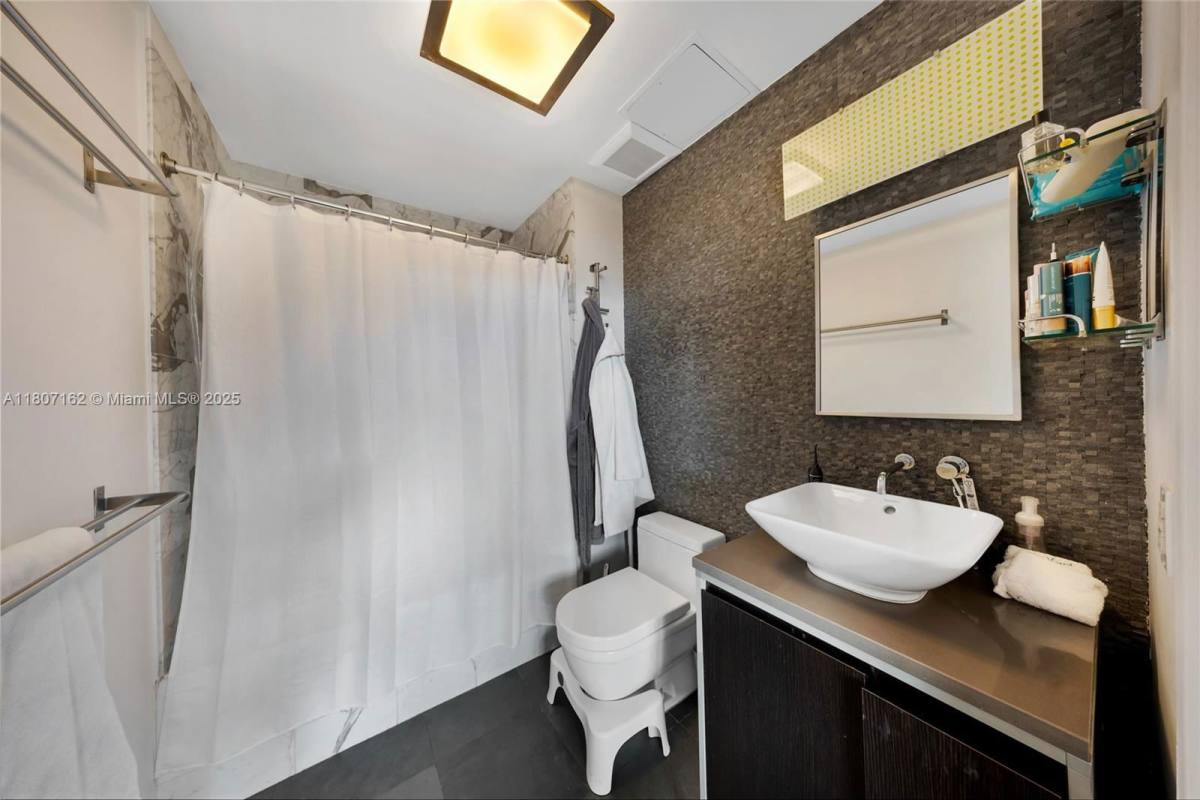 Apartment for rent at 1700 Meridian Ave #300, Miami Beach, FL 33139