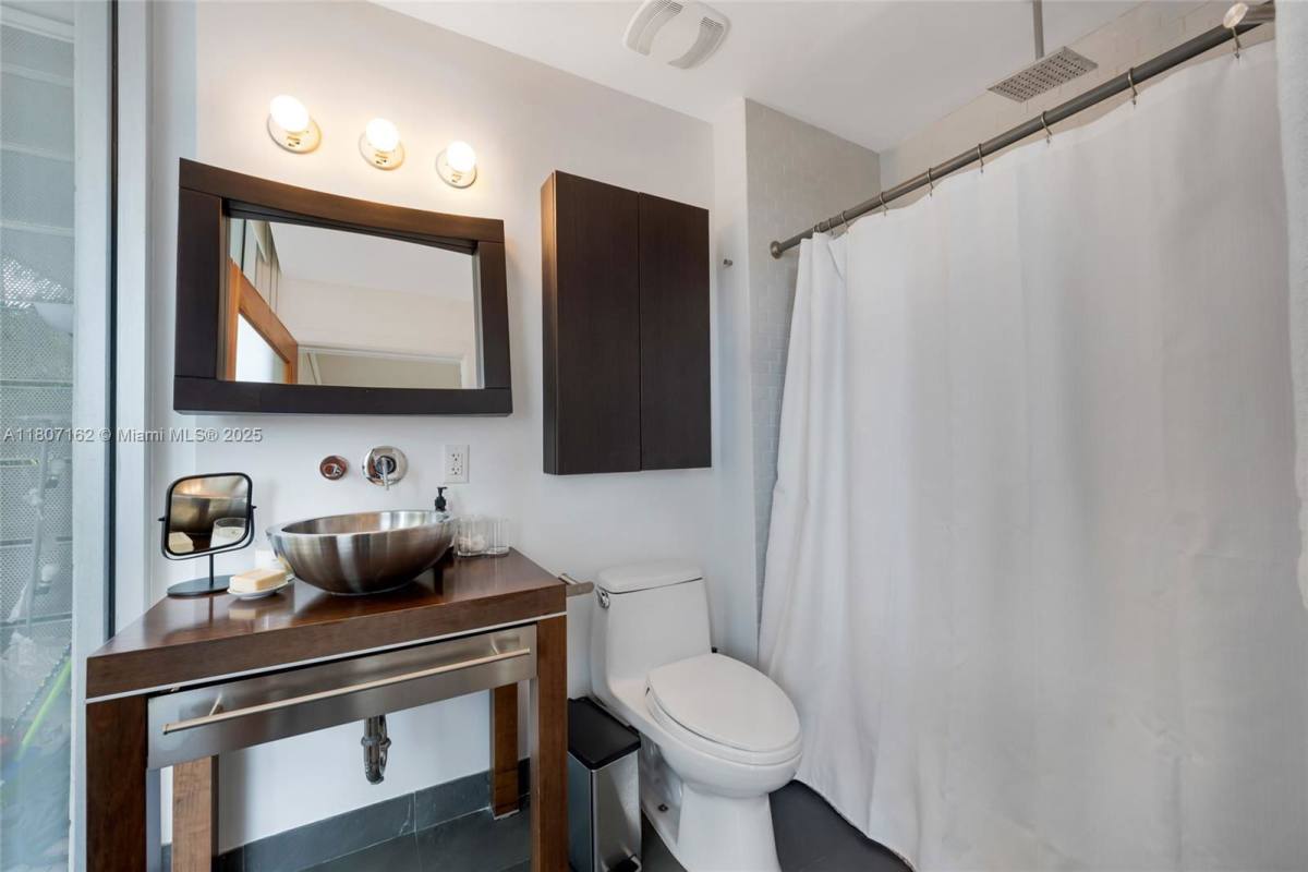 Apartment for rent at 1700 Meridian Ave #300, Miami Beach, FL 33139