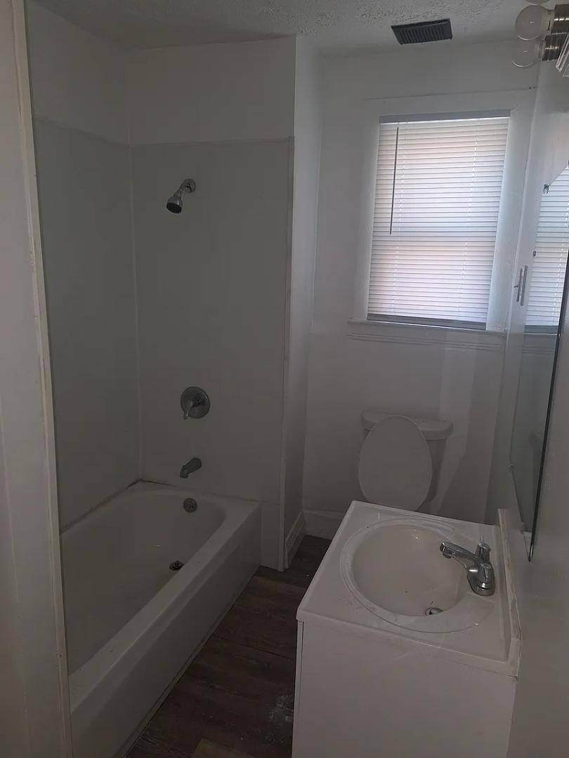 Apartment for rent at 3255 E 130th St #UP, Cleveland, OH 44120