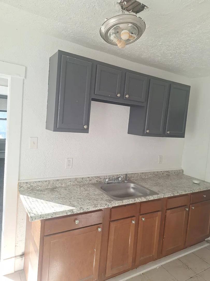 Apartment for rent at 3255 E 130th St #UP, Cleveland, OH 44120