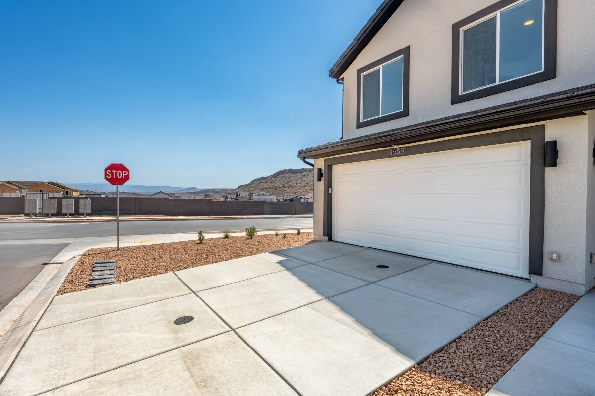 Townhouse for rent at 1683 Devils Garden Lane, Washington, UT 84780