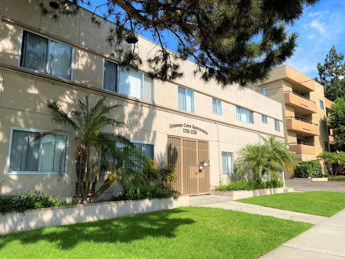 Apartment for rent at 1719-1723 Grismer Ave, Burbank, CA 91504