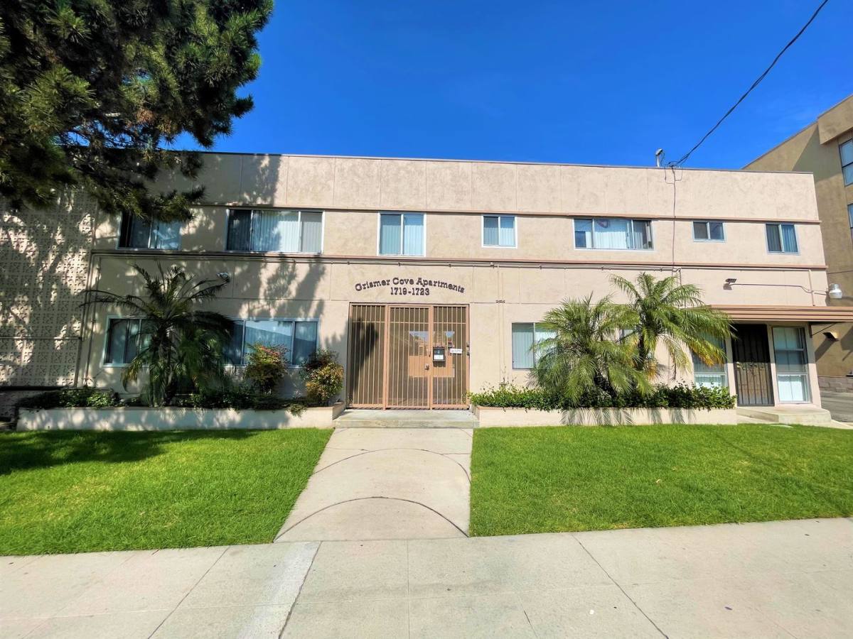 Apartment for rent at 1719-1723 Grismer Ave, Burbank, CA 91504