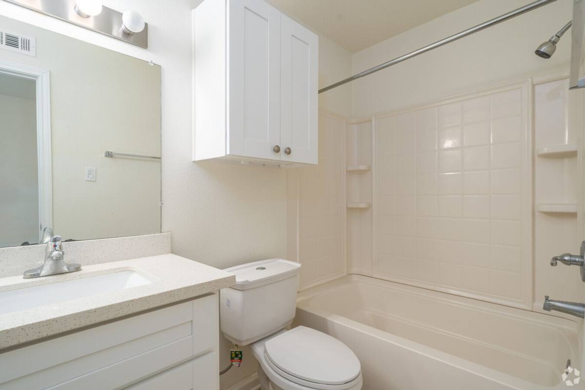 Apartment for rent at 821 E House St, Alvin, TX 77511