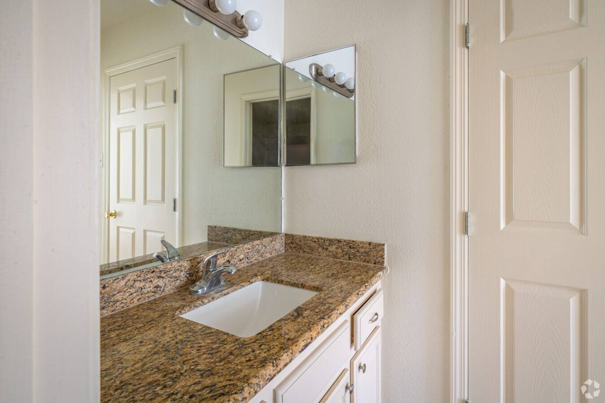 Apartment for rent at 821 E House St, Alvin, TX 77511