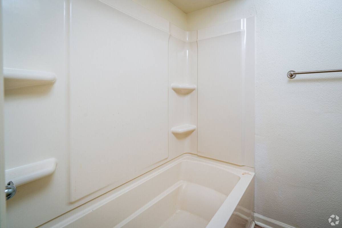 Apartment for rent at 821 E House St, Alvin, TX 77511