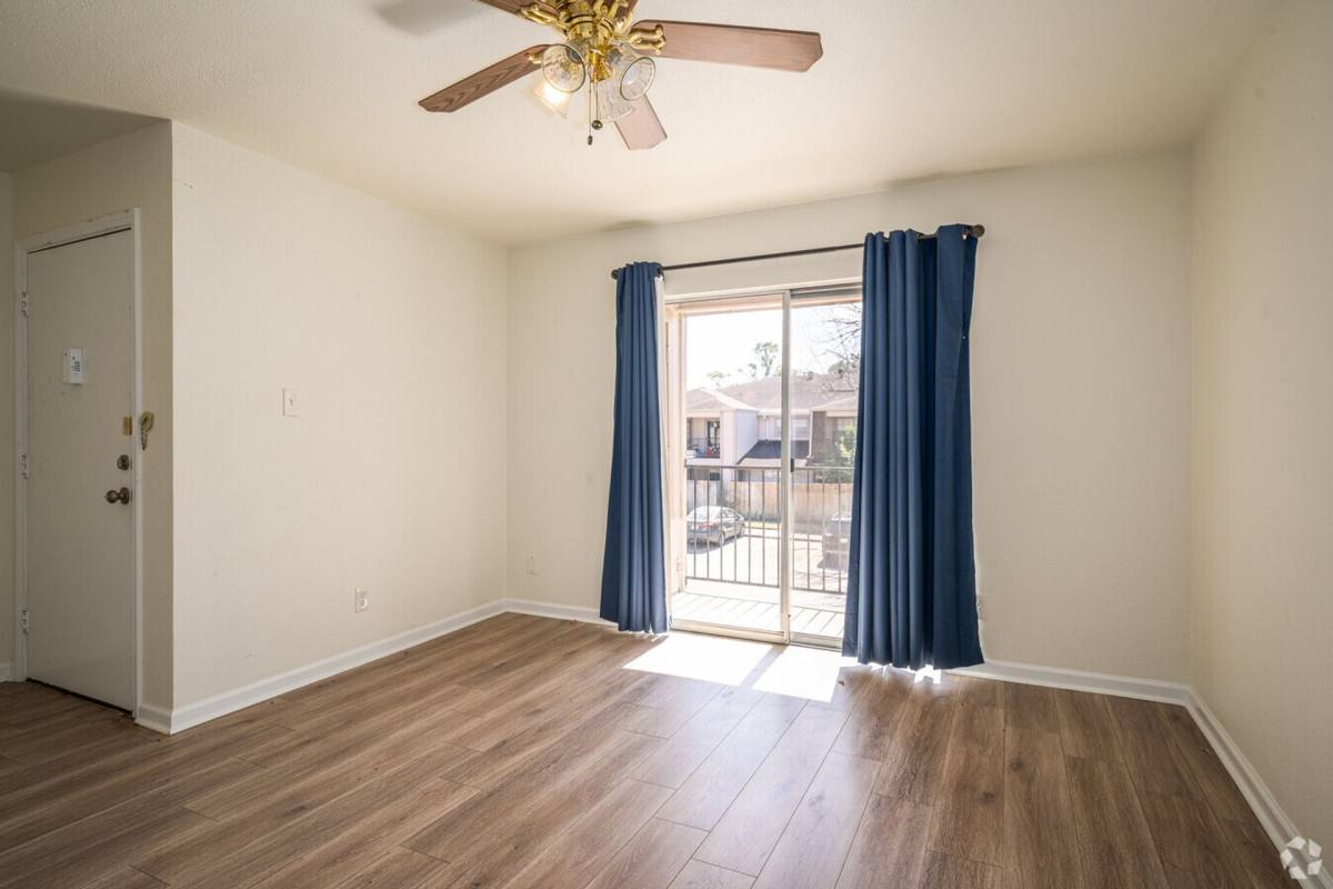 Apartment for rent at 821 E House St, Alvin, TX 77511