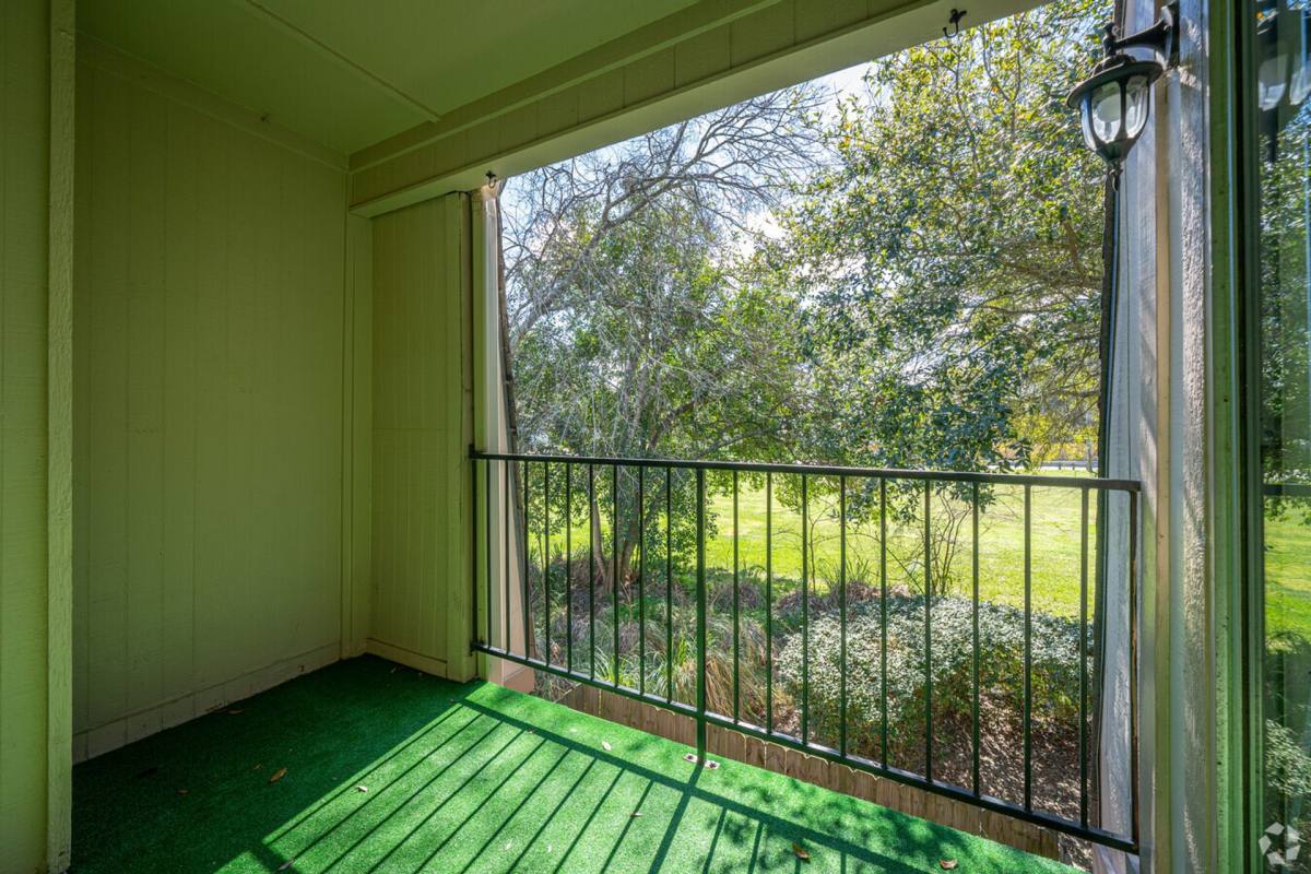Apartment for rent at 821 E House St, Alvin, TX 77511