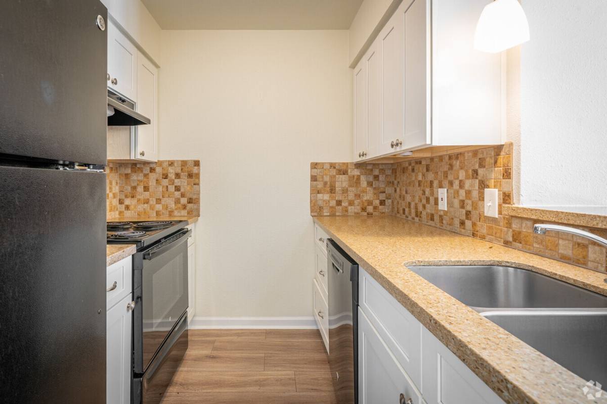 Apartment for rent at 821 E House St, Alvin, TX 77511