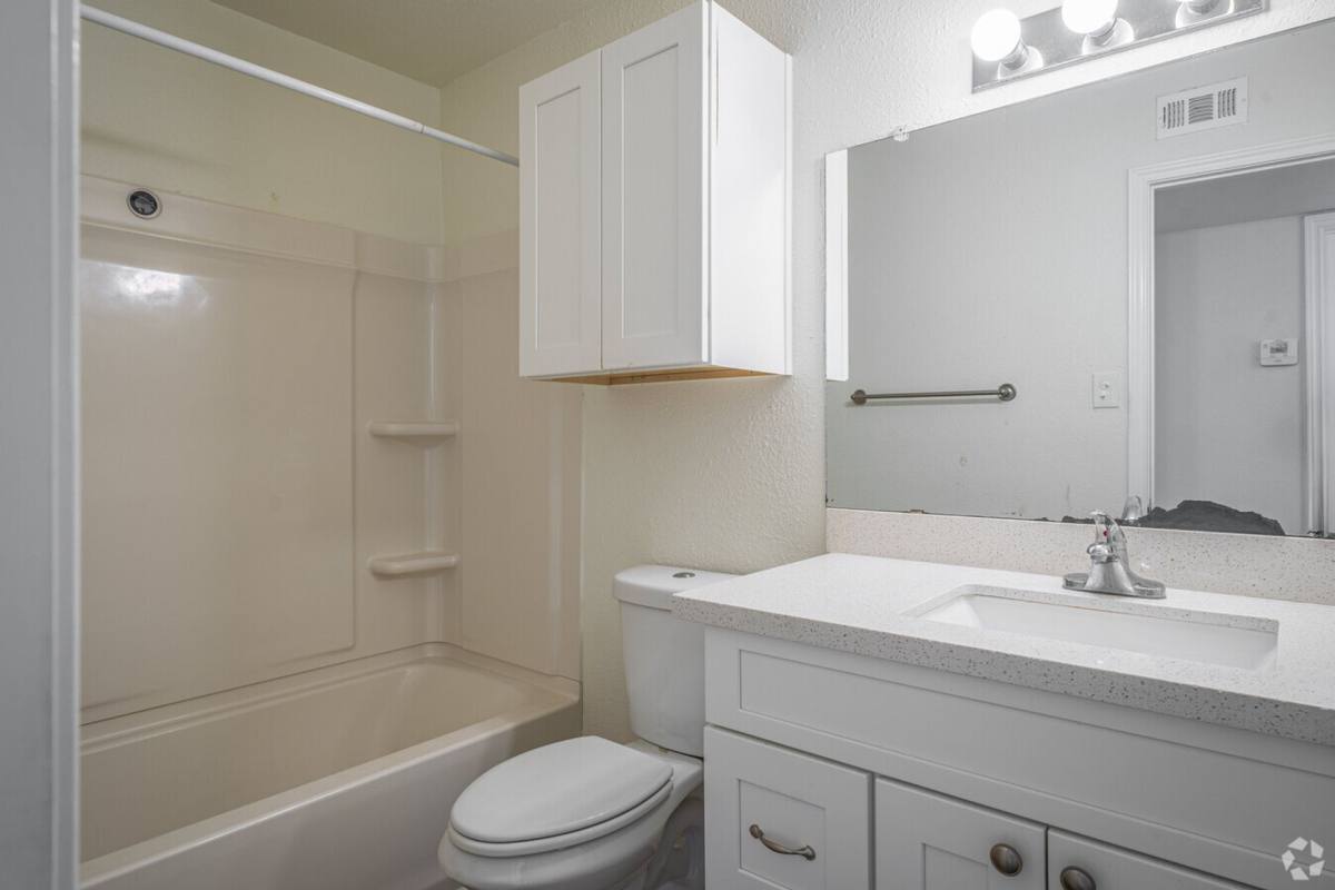 Apartment for rent at 821 E House St, Alvin, TX 77511