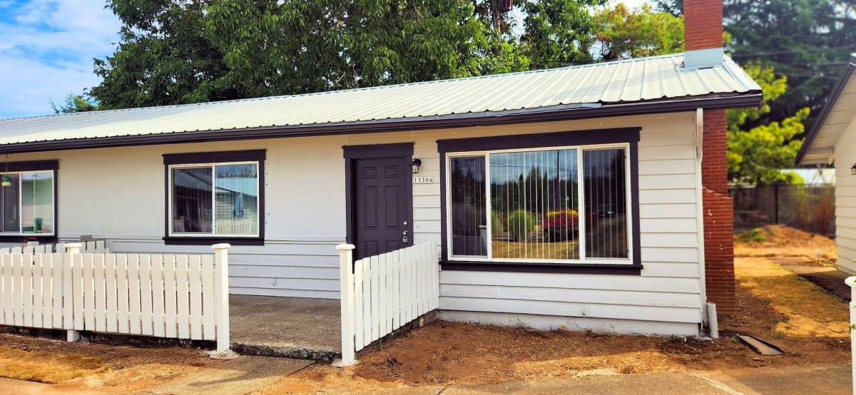 Townhouse for rent at 13214 - 13320 River Rd, Portland, OR 97222