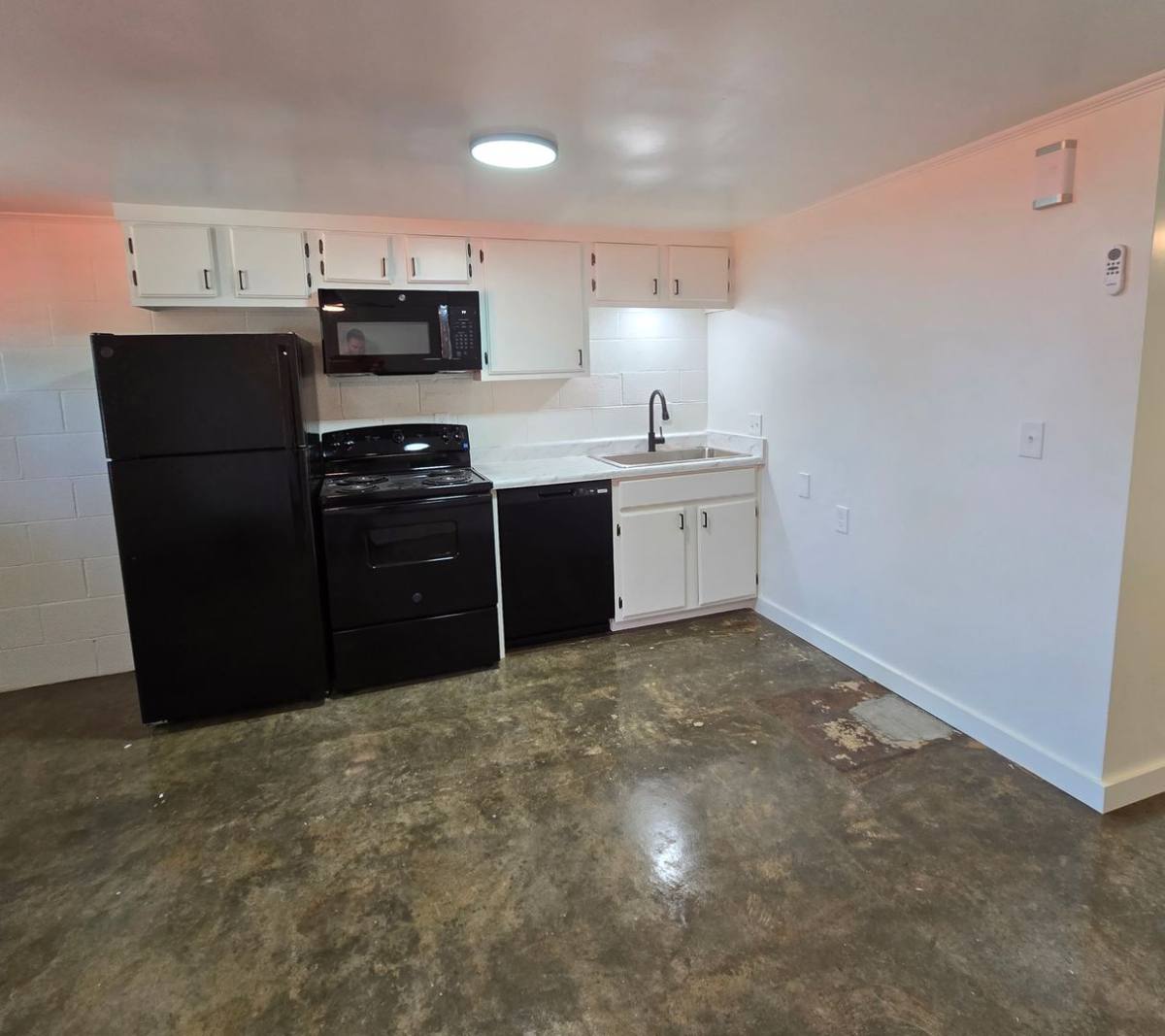 Apartment for rent at 3204 Johnson St, Newport, AR 72112
