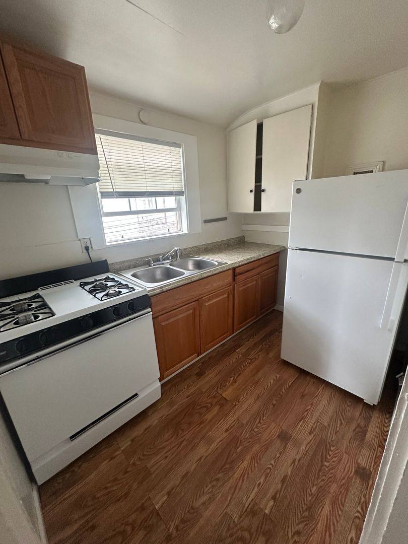 Apartment for rent at 1210 11th St, Modesto, CA 95354