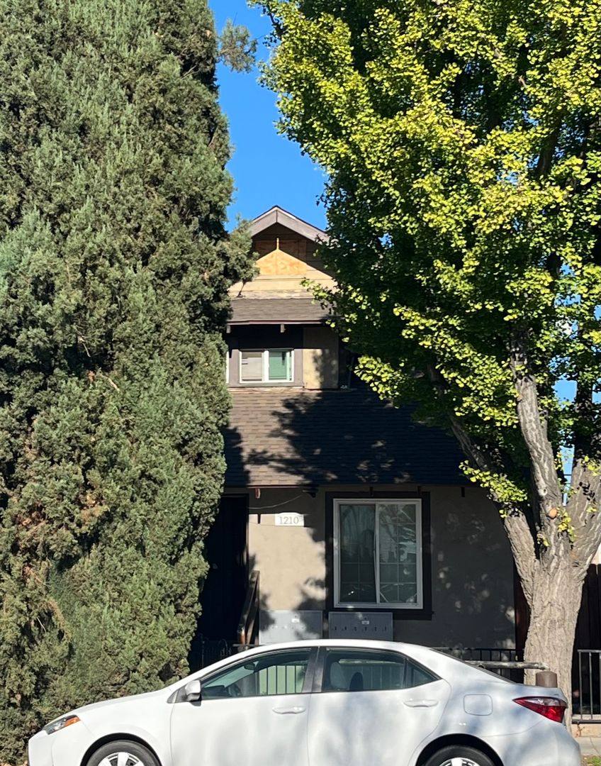 Apartment for rent at 1210 11th St, Modesto, CA 95354