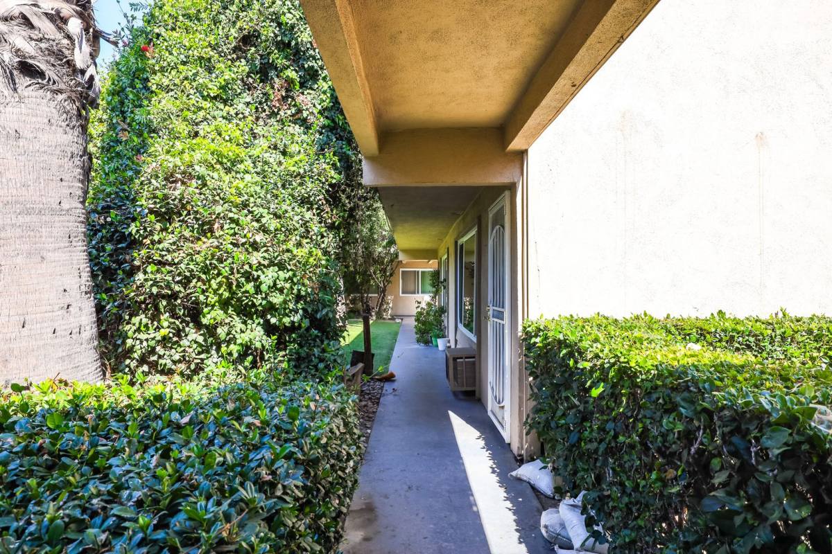 Apartment for rent at 15501 Pasadena Ave, Tustin, CA 92780