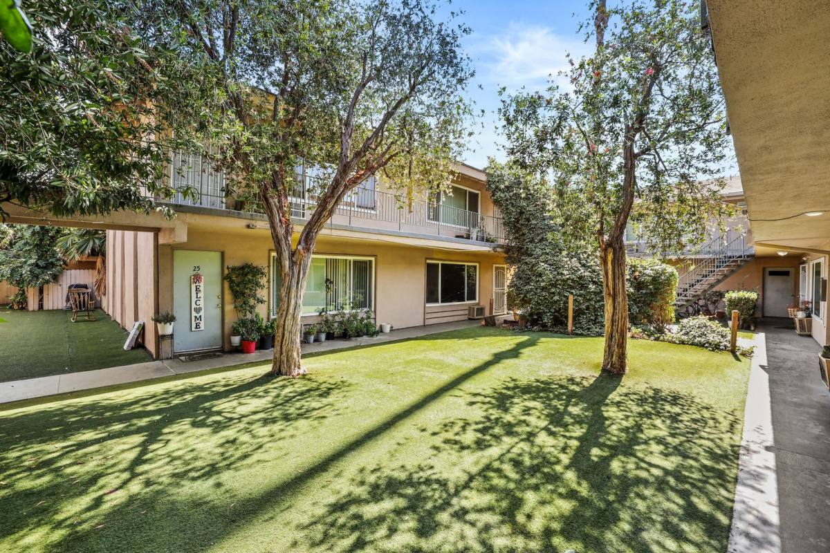 Apartment for rent at 15501 Pasadena Ave, Tustin, CA 92780