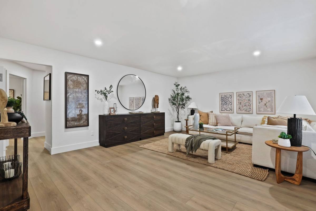 Apartment for rent at 15501 Pasadena Ave, Tustin, CA 92780