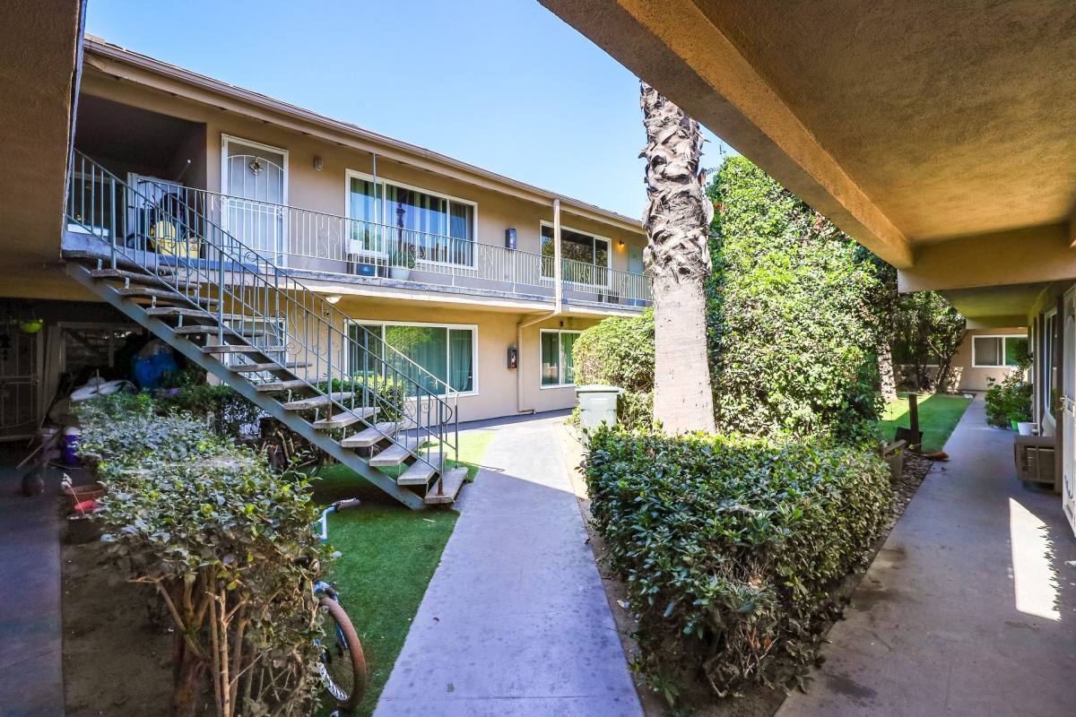 Apartment for rent at 15501 Pasadena Ave, Tustin, CA 92780