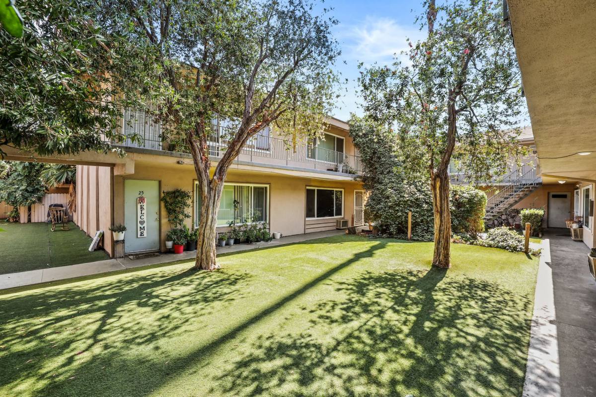 Apartment for rent at 15501 Pasadena Ave, Tustin, CA 92780