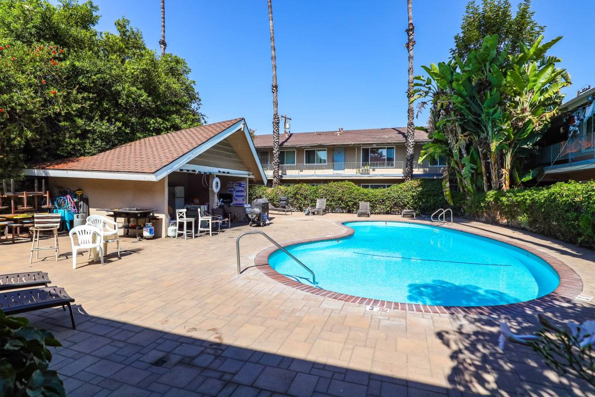 Apartment for rent at 15501 Pasadena Ave, Tustin, CA 92780