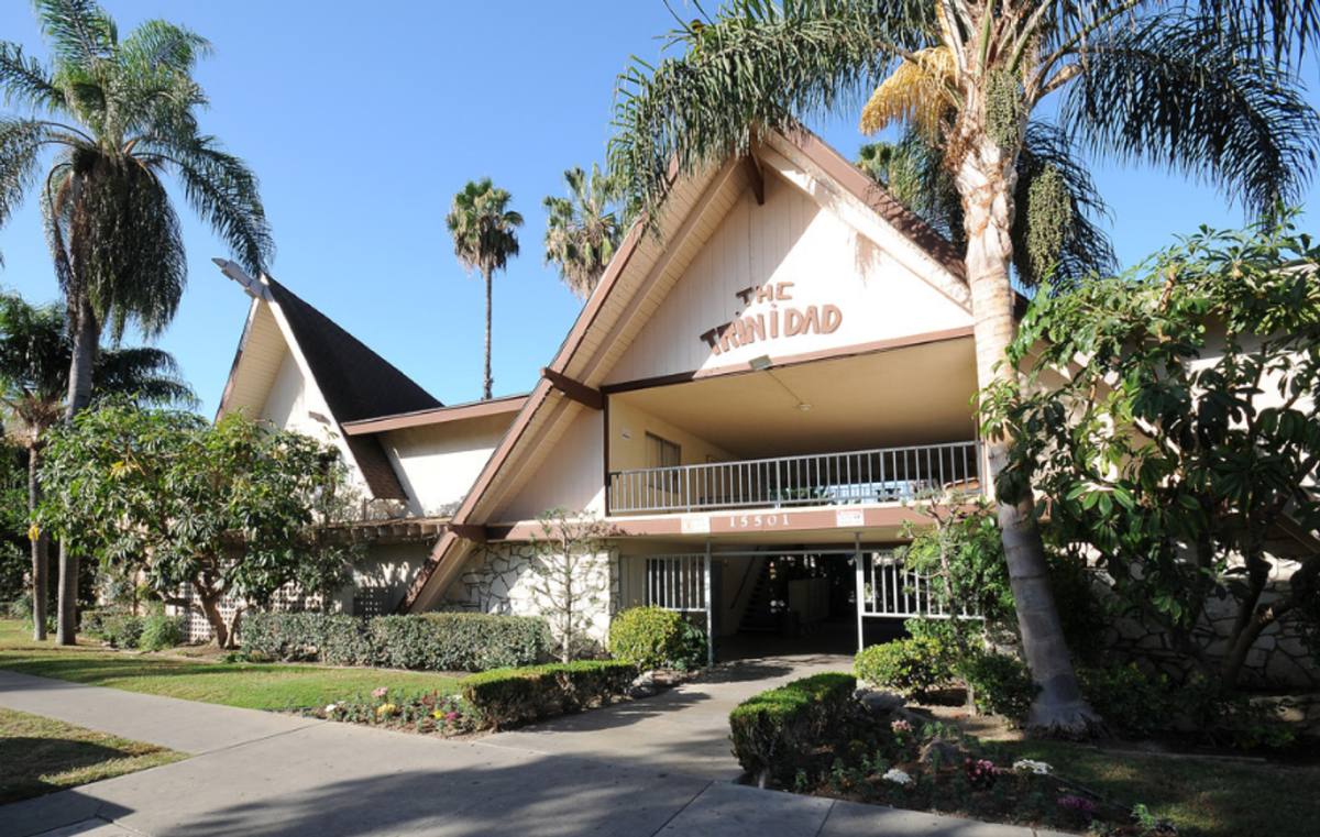 Apartment for rent at 15501 Pasadena Ave, Tustin, CA 92780