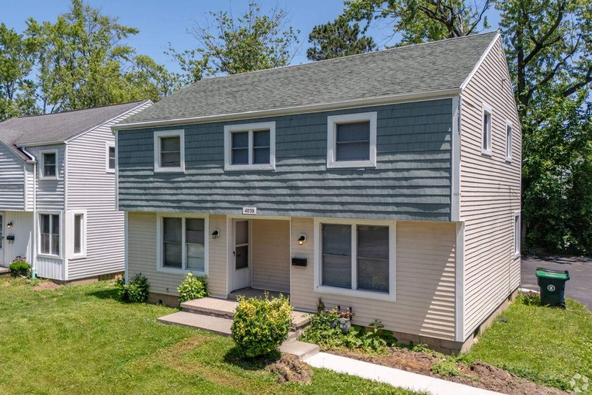 Townhouse for rent at 4035-4055 & 4075-4123 Harlem Rd, Buffalo, NY 14226