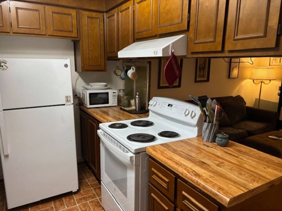 Apartment for rent at 1 Washington Ave #GARAGE, Savannah, GA 31405