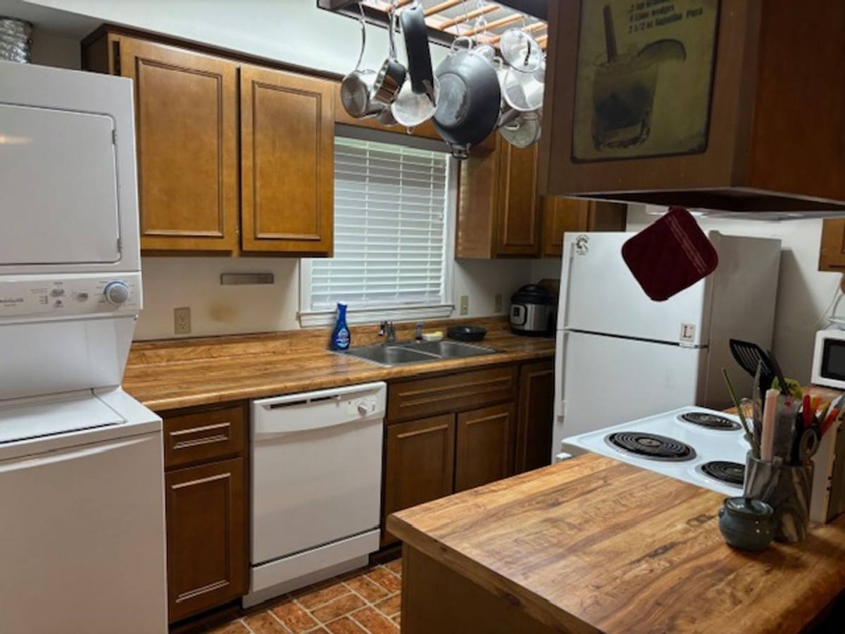 Apartment for rent at 1 Washington Ave #GARAGE, Savannah, GA 31405