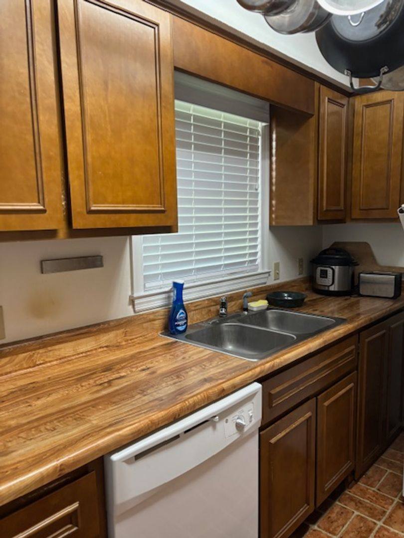 Apartment for rent at 1 Washington Ave #GARAGE, Savannah, GA 31405