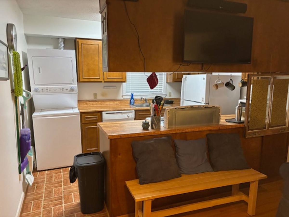 Apartment for rent at 1 Washington Ave #GARAGE, Savannah, GA 31405