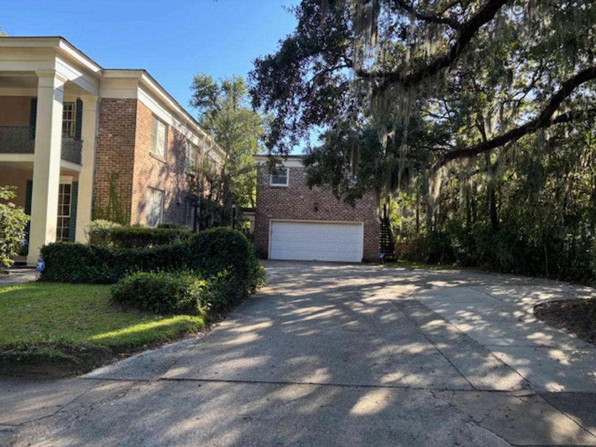 Apartment for rent at 1 Washington Ave #GARAGE, Savannah, GA 31405