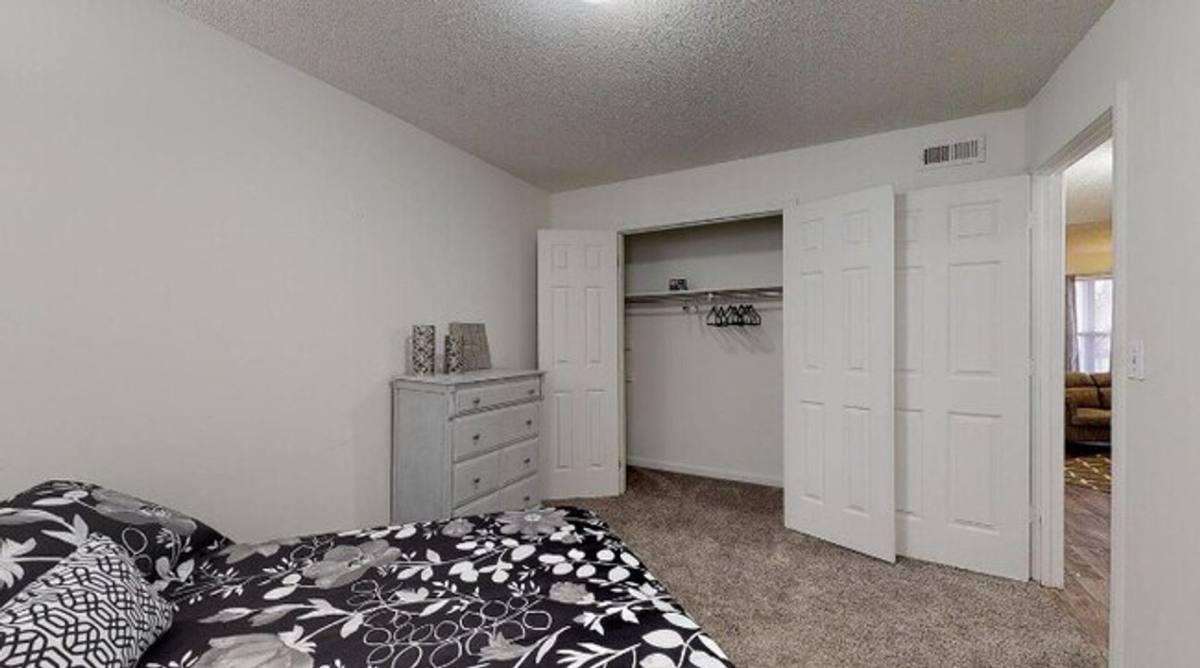 Apartment for rent at 1680-1682 E Franklin St, Evansville, IN 47711
