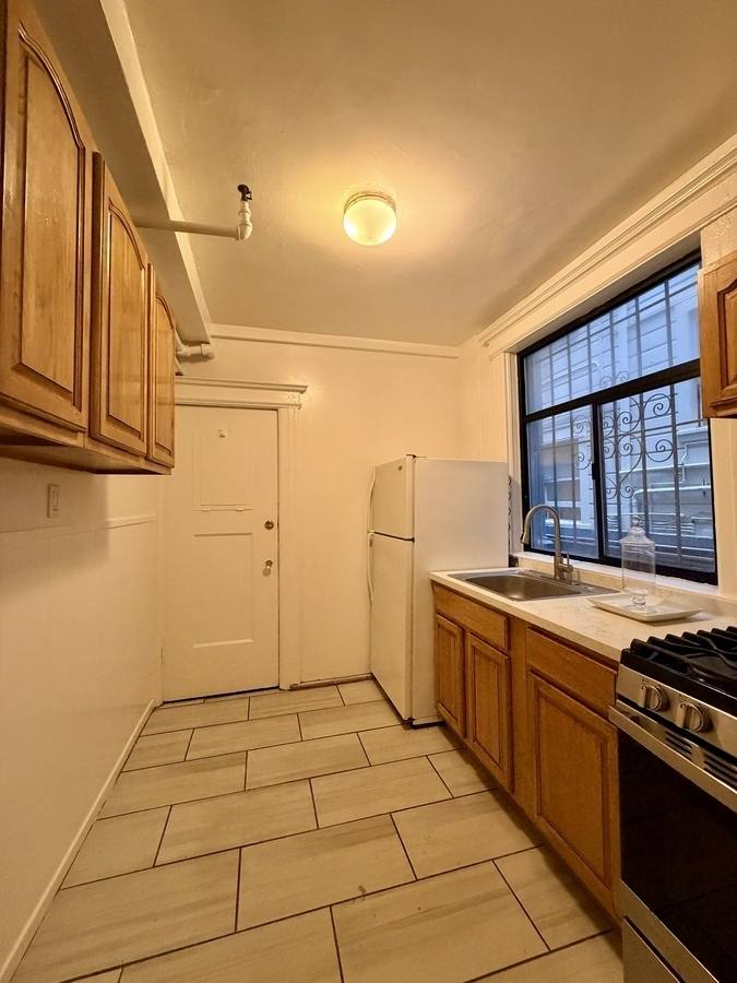 Apartment for rent at 1441 Larkin St #2, San Francisco, CA 94118