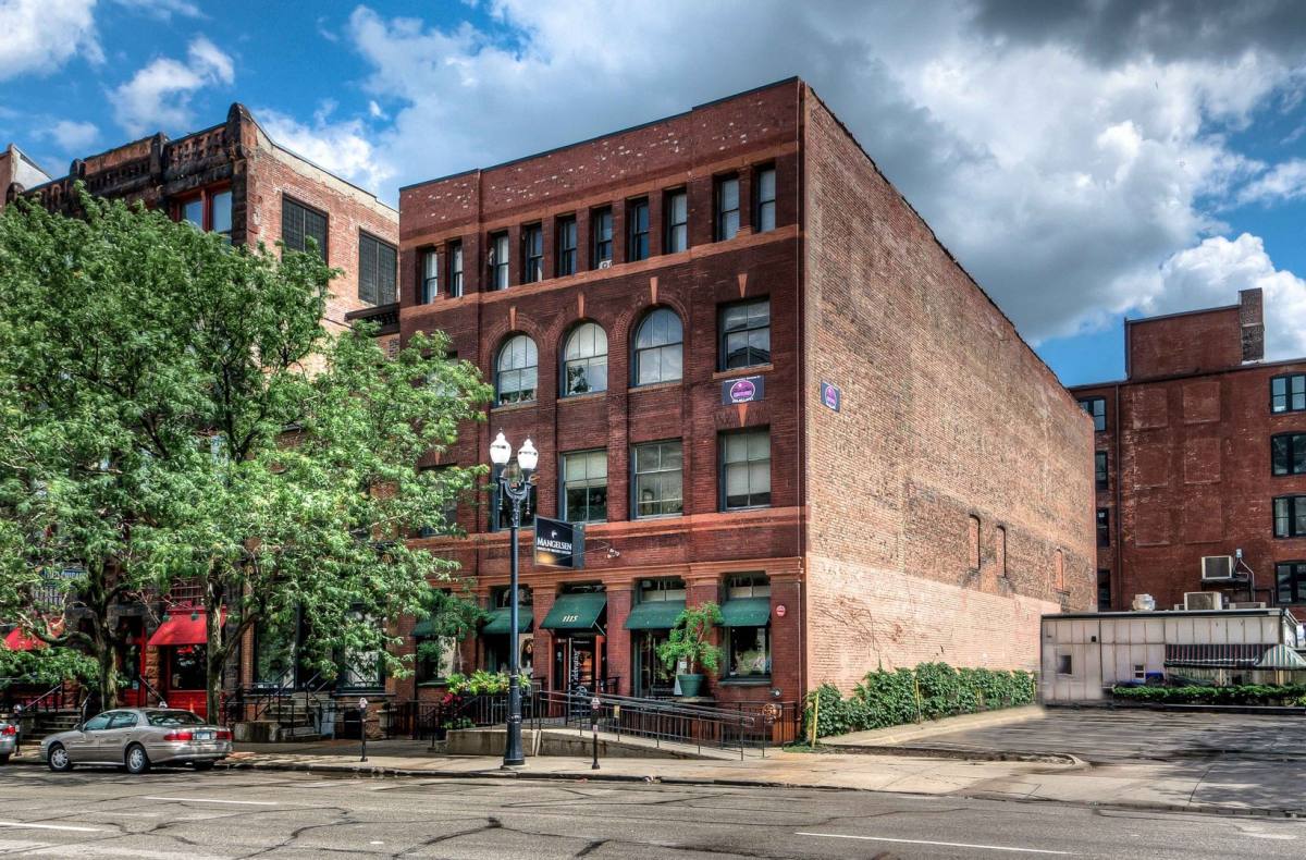 Apartment for rent at 1115 Harney St, Omaha, NE 68102