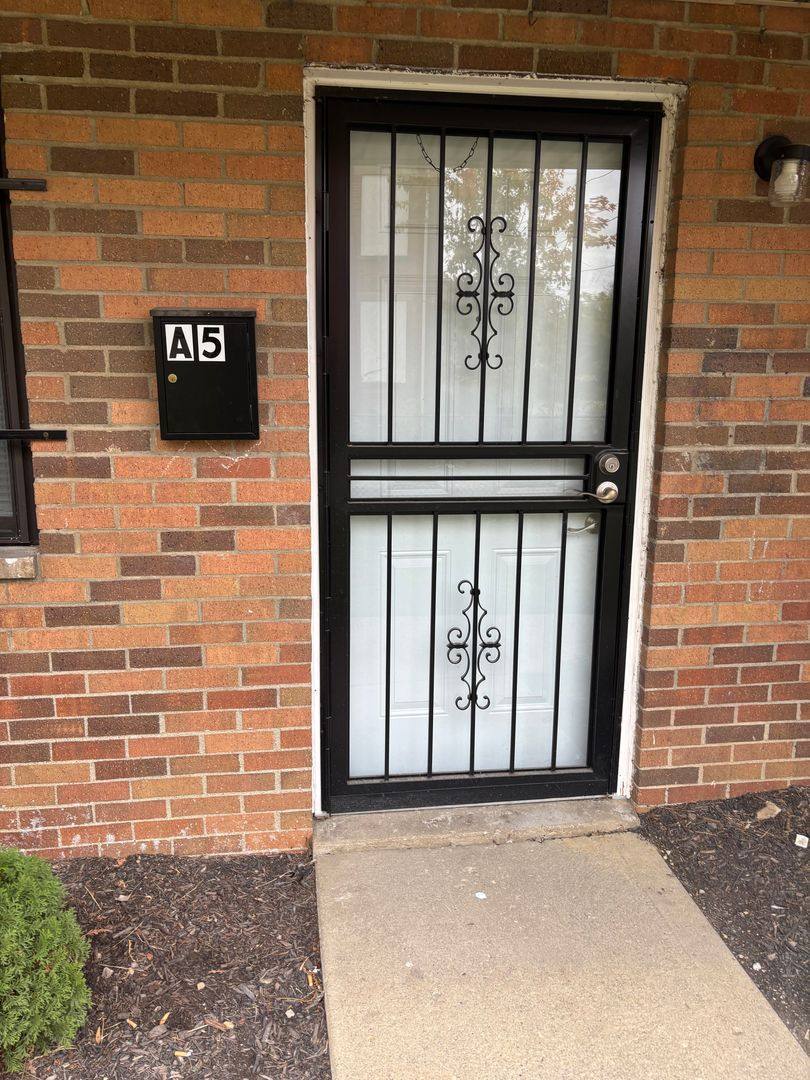 Apartment for rent at 879 E Mound St, Columbus, OH 43205