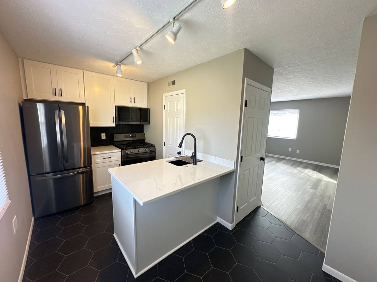 Apartment for rent at 379 Wyandotte Ave, Columbus, OH 43202