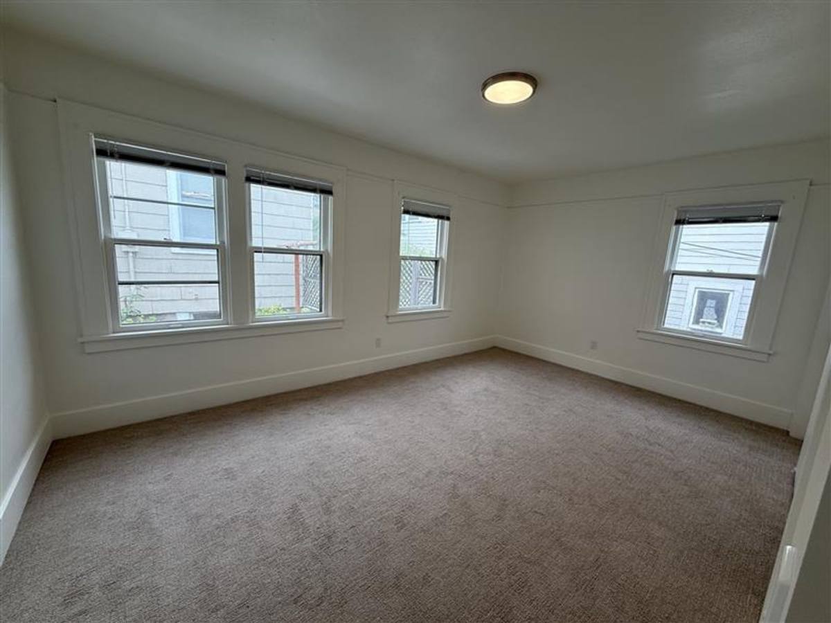 House for rent at 2333 SW 6th Ave, Portland, OR 97201