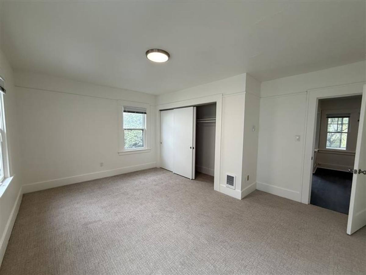 House for rent at 2333 SW 6th Ave, Portland, OR 97201
