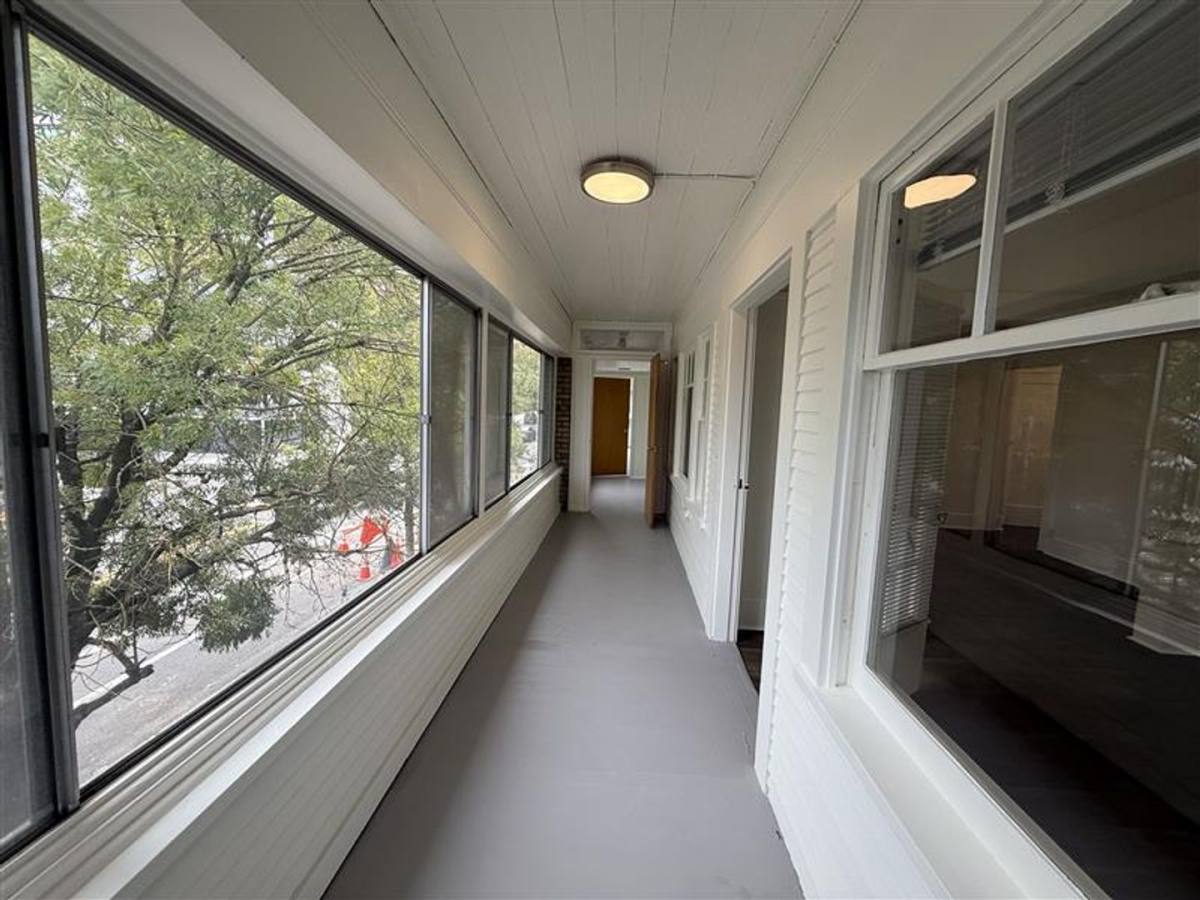 House for rent at 2333 SW 6th Ave, Portland, OR 97201