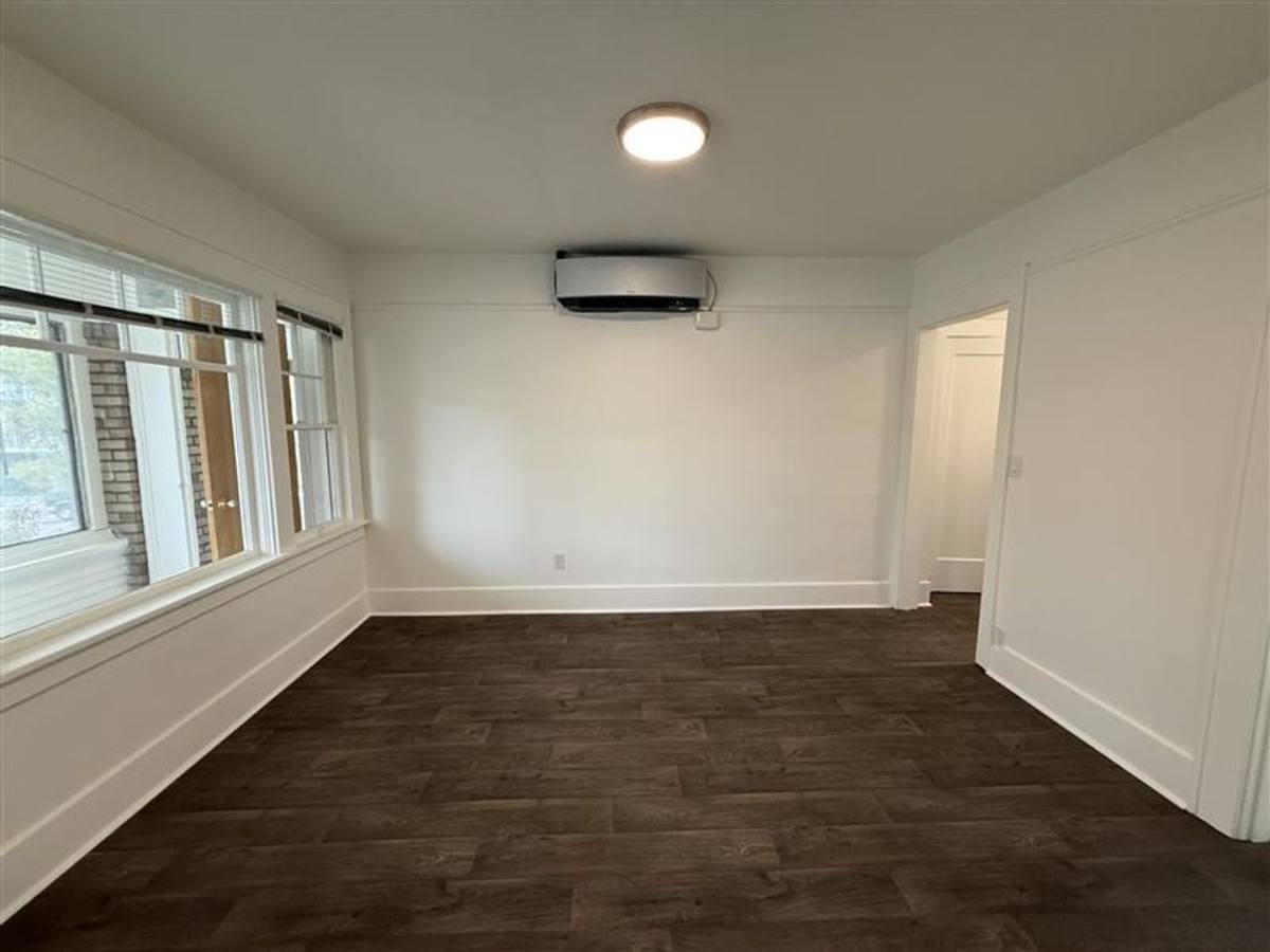 House for rent at 2333 SW 6th Ave, Portland, OR 97201