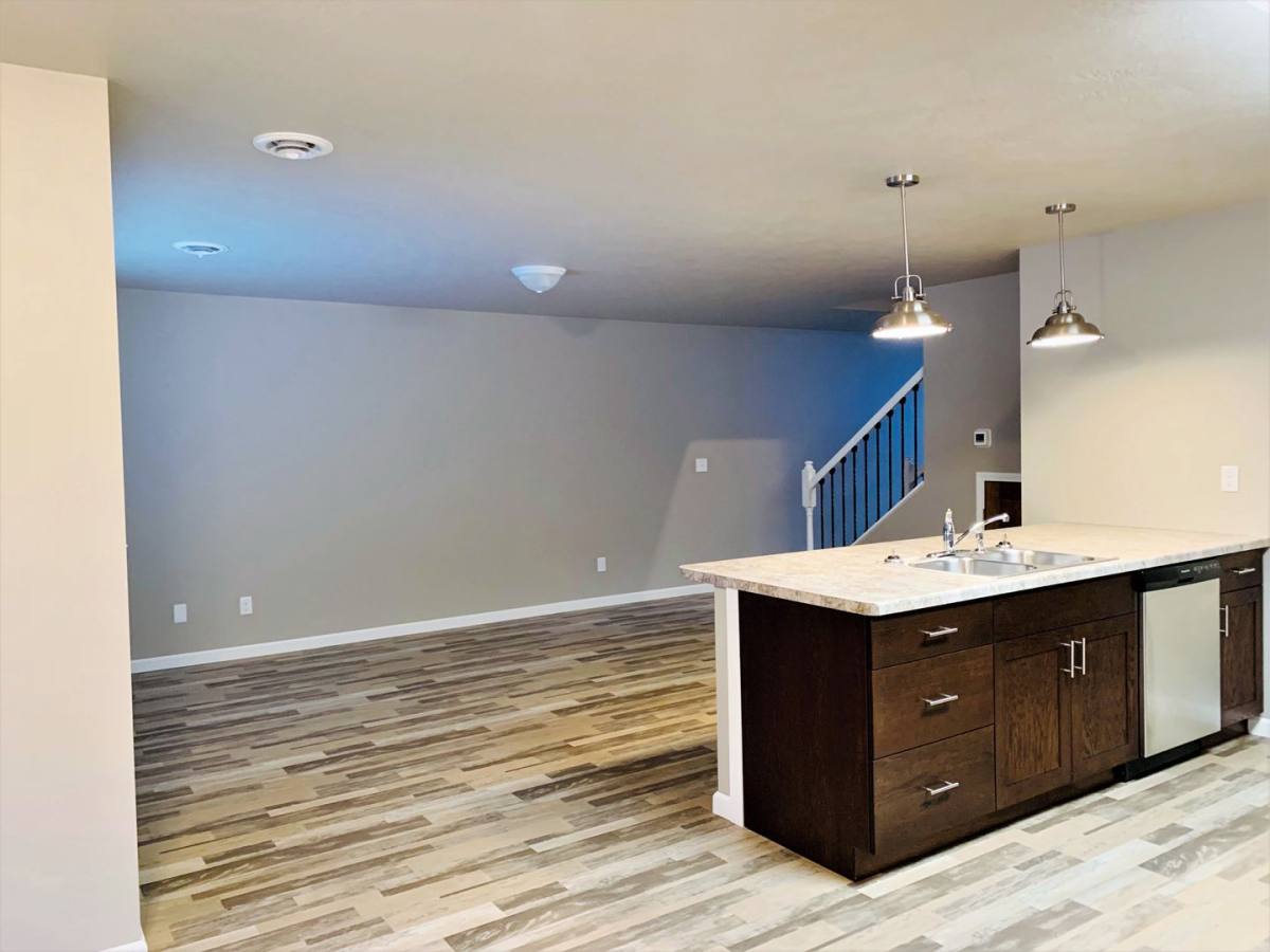 111 E Juniper, Mitchell, SD 57301 - Townhouse for Rent - Image 10