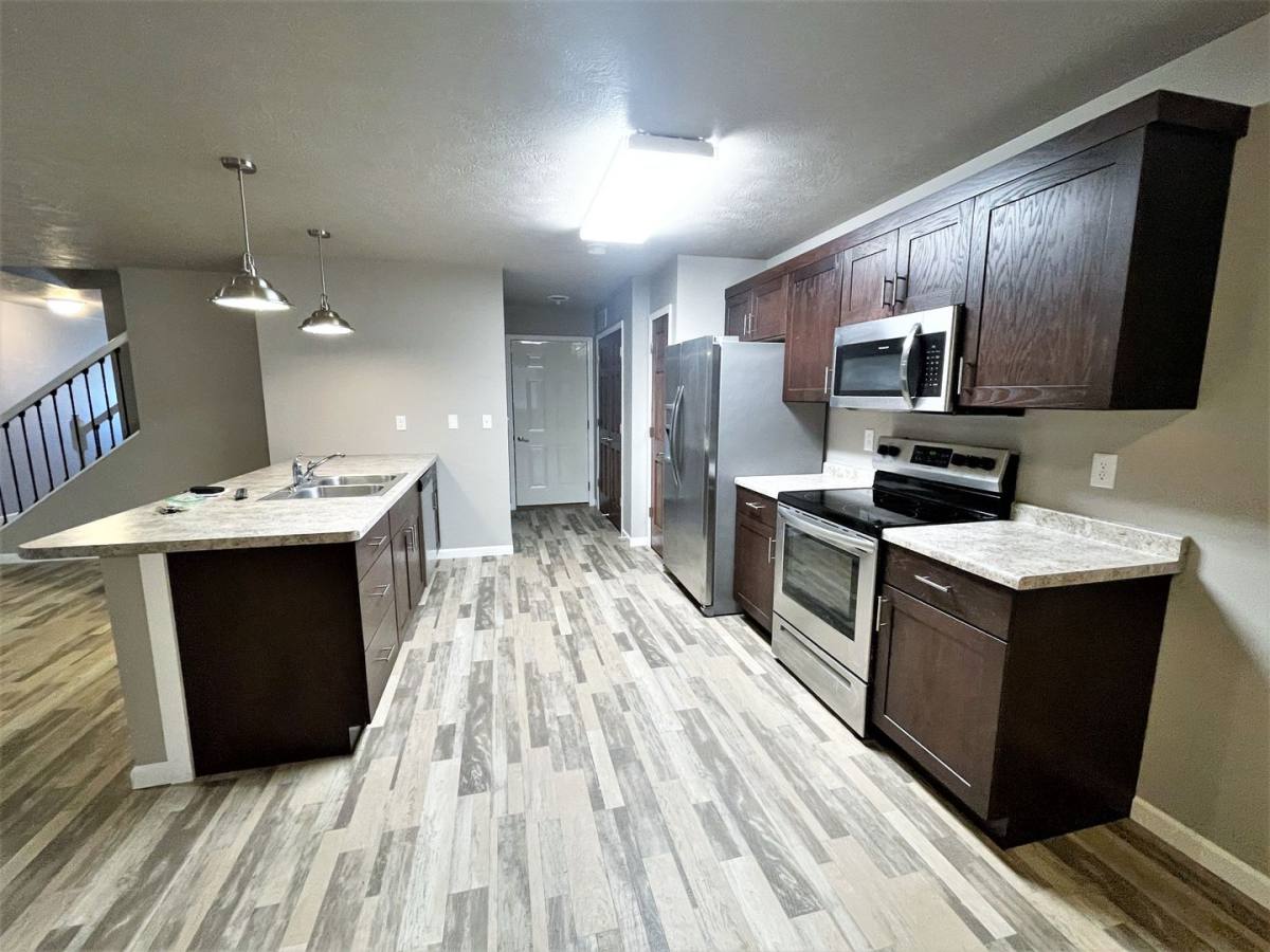 111 E Juniper, Mitchell, SD 57301 - Townhouse for Rent - Image 7