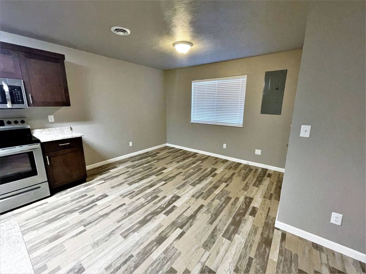 111 E Juniper, Mitchell, SD 57301 - Townhouse for Rent - Image 6