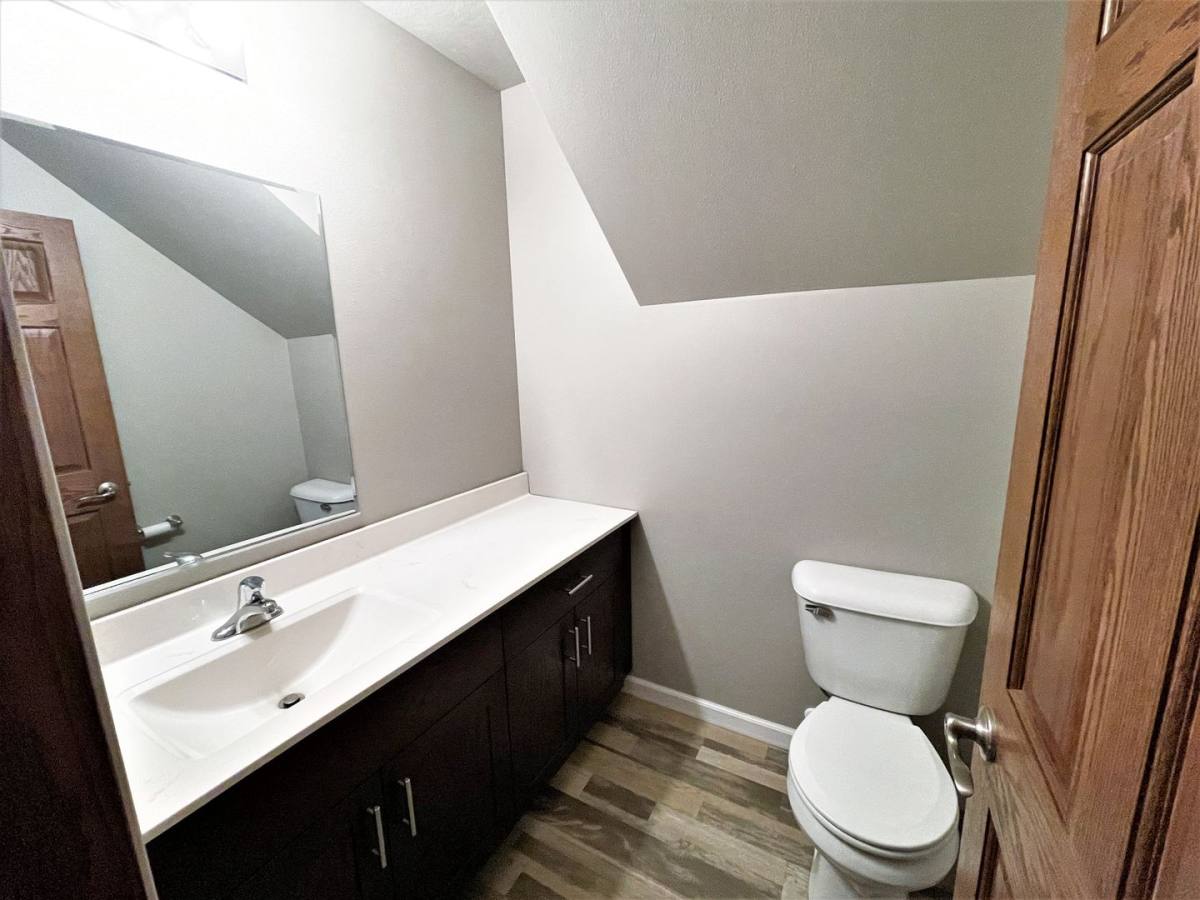 111 E Juniper, Mitchell, SD 57301 - Townhouse for Rent - Image 8