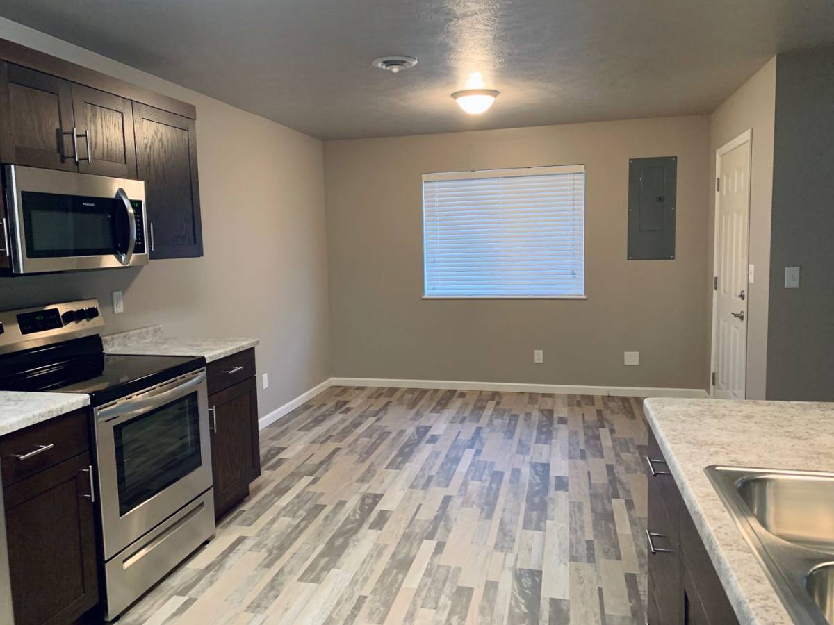 111 E Juniper, Mitchell, SD 57301 - Townhouse for Rent - Image 5