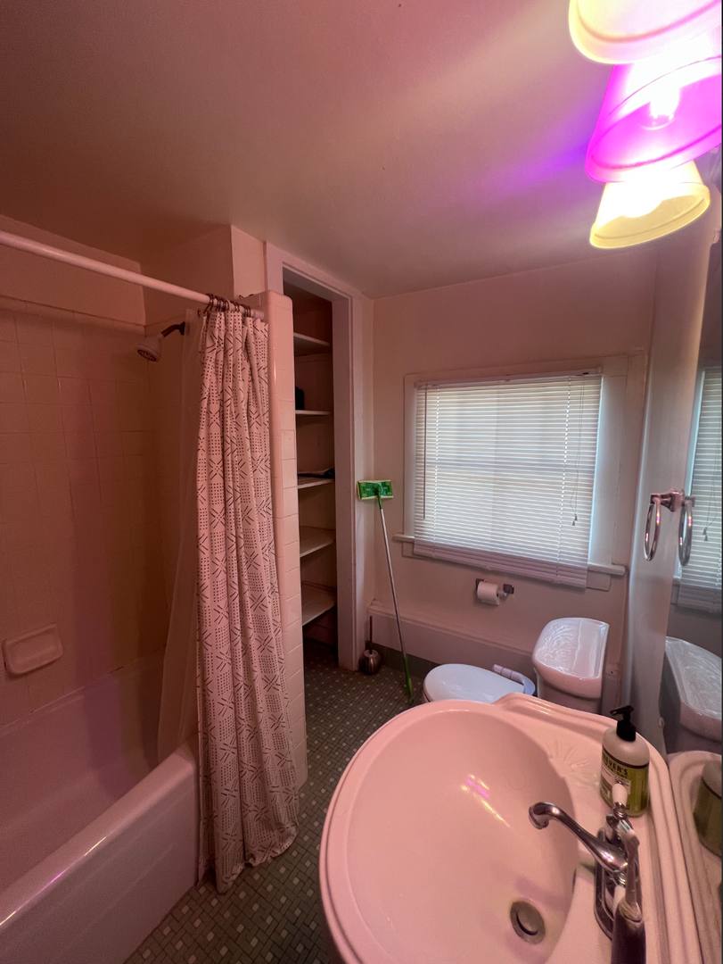 Apartment for rent at 1601 Broadway St, New Orleans, LA 70118