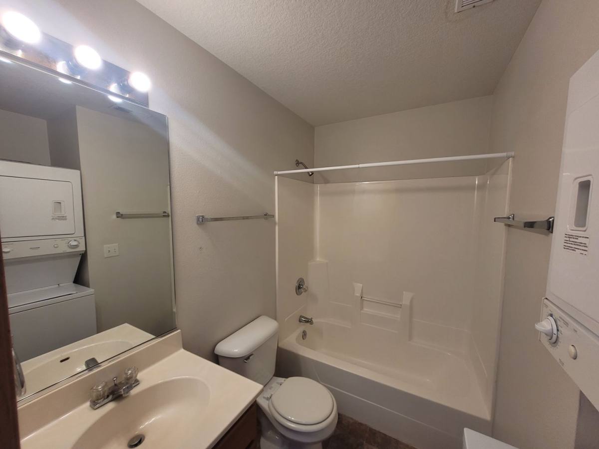 Apartment for rent at 906 Washington Ave SE, Bondurant, IA 50035