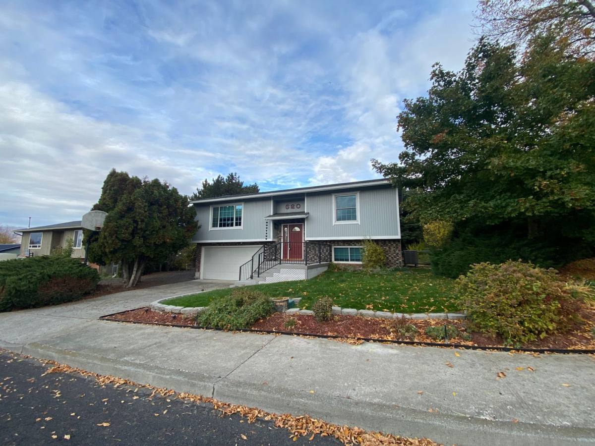 House for rent at 620 Sherman Dr, The Dalles, OR 97058